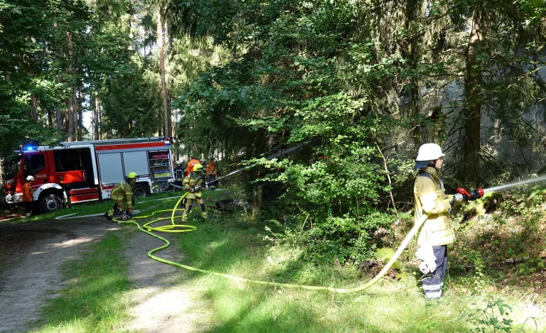 Waldbrandbekämpfung mit Wasserförderung über lange Wegstrecke