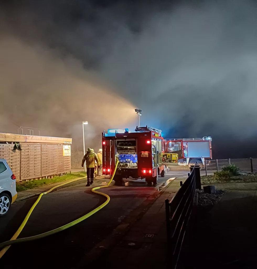 Starke Verrauchung in der Straße vor der Einsatzstelle