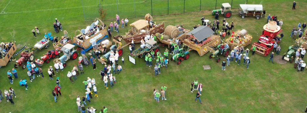 Es gab viele schöne Erntewagen mit vielen Details zu bestaunen - Erntefest Nendorf 2024